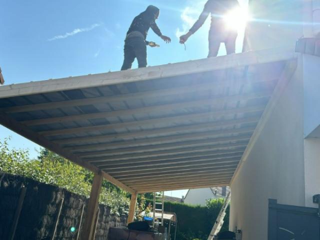 Création et pose d'un carport à Montévrain par Jeremy Couverture 